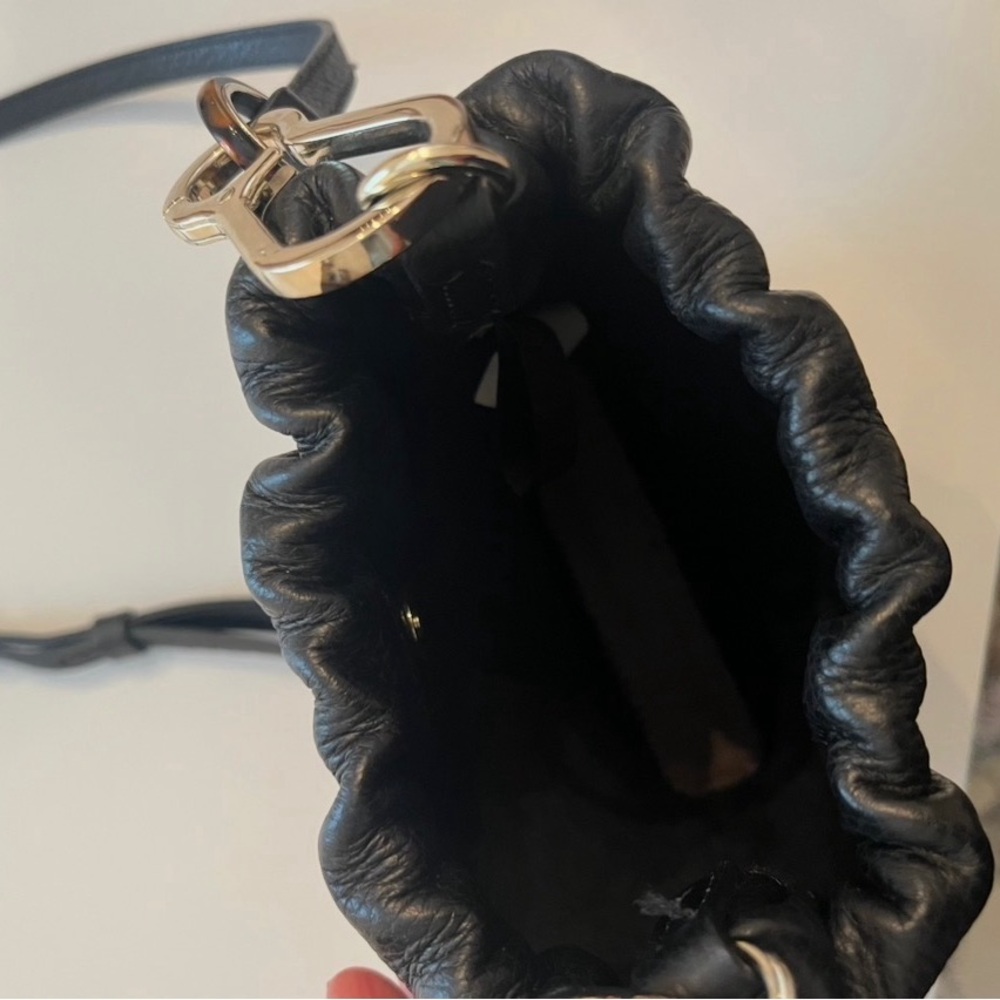 Like new Vince Camuto small black crossbody w/ adjustable strap & magnetic close - Picture 6 of 8